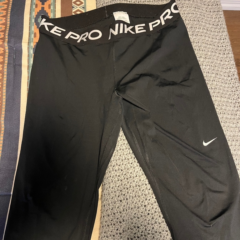 Black Nike pro leggings